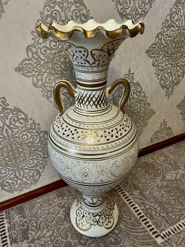 demir gul qablari: Vaza dəsti — 3