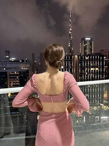 Zərif parıltılı iki hissəli dəst – pudra/çəhrayı tonlarda. -