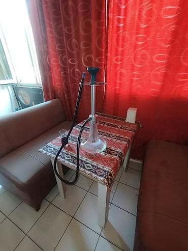 Şüşə gövdəli nərgilə - Aşağı hissə: qalın, şəffaf şüşə kolba –