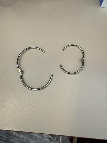 idman geyim: Paslanmayan poladdan dairəvi halqa bağlayıcı (snap ring/keyring stili) — 4