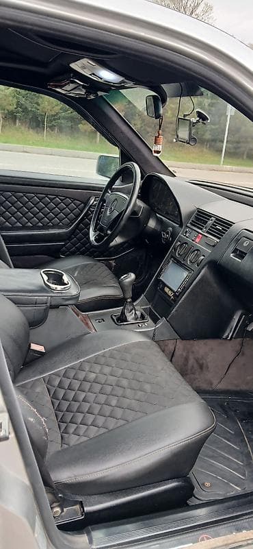 opel astra 2017: Mercedes-Benz C‑Class W202 sedan – gümüş rəng. Masin yaxsi — 4