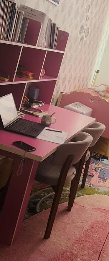 Qız üçün, Yazı masası — 1