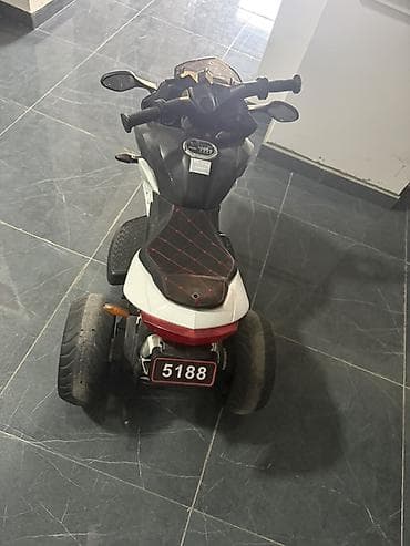 Uşaq elektrik üçtəkərli motosiklet - Dizayn: Skuter tipli kuzov, ön — 2