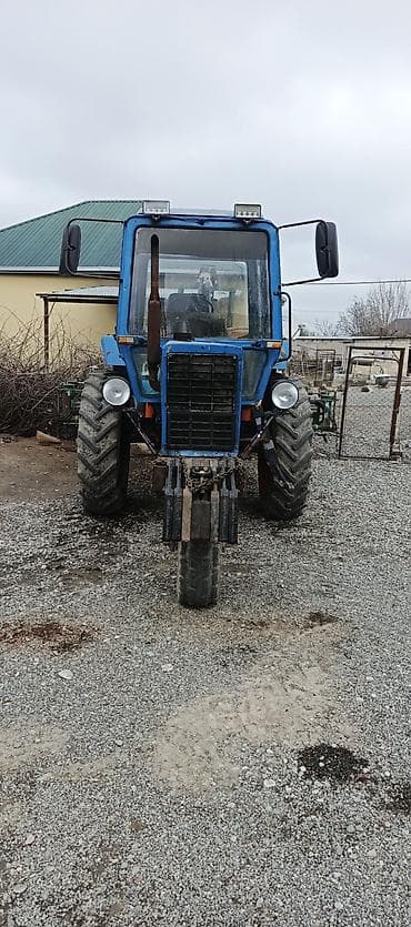 avto rullar: Minsk “Belarus” təkərli traktor, kabinalı, mərkəzi ön ağırlıq dəsti — 1
