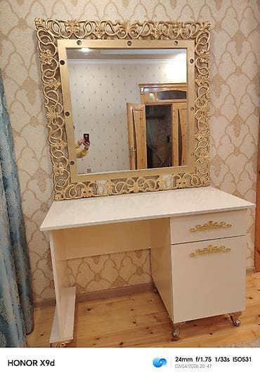 Zərif klassik üslubda vizaj/üzzərif masası və böyük güzgü dəsti