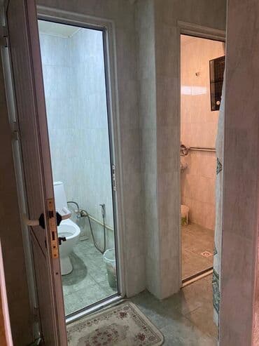 qaracuxurda ev: Həyətə giriş eynidir, ev ilə bağlı hər şey ayrıdır. Keşlə qəsəbəsində — 5