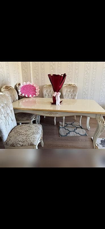 Qonaq otağı üçün, Açılmayan, Oval masa
