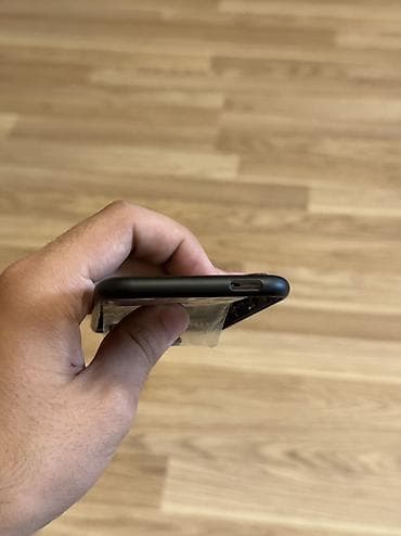 IPhone 5 korpusu ideal vəzyətdədir təmiz korpusdu bütün detalları var — 3