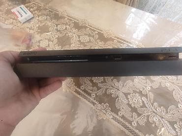 Sony PlayStation 4 Slim (500 GB) oyun konsolu Xüsusiyyətlər: - Model — 3