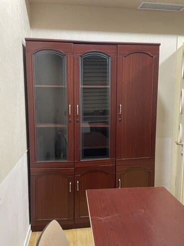 Ofis mebel dəsti Tərkib: - Şkaf-vitrin: 3 bölməli üst hissə (orta