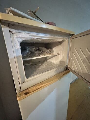 islenmis soyuducu: İki qapılı məişət soyuducusu - Rəng: ağ, bej tonlu üst panel və — 2