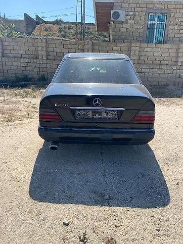 w212 kompressor: Mercedes-Benz 220: 2.2 l | 1992 il Sedan — 2