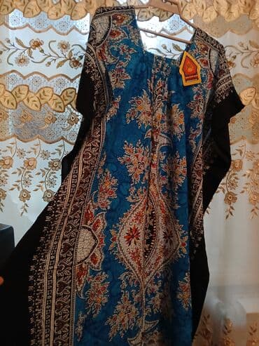 Şərq üslubunda naxışlı qadın paltarı/kaftan - Rəng: mərkəzdə canlı