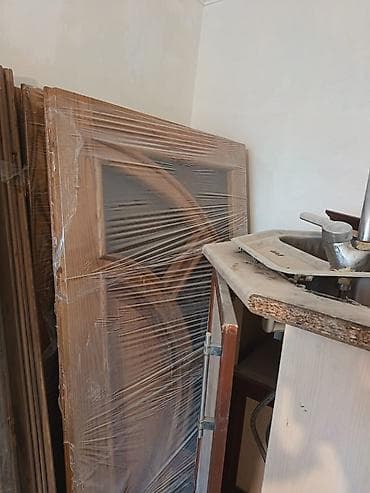 işlənmiş taxta qapılar: Taxta məişət/qapı dəsti -Ölçü: 5 eded qapı. 1 ededi 215/80, 4 ədədi — 2