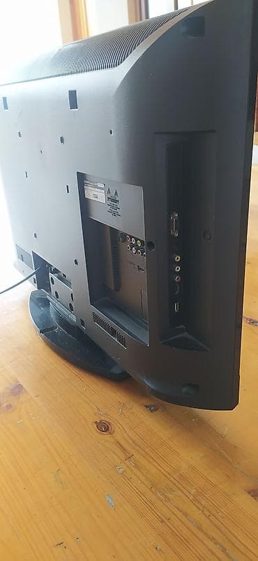 şit üstü monitor: Sony Bravia LCD televizor, uzaqdan idarəetmə pultu ilə. işleyir — 2