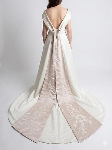 Zərif gəlinlik libası - Rəng: fildişi (ivory) tonu, arxada açıq