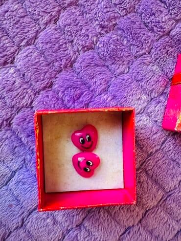 yuxuda yaxa sancağı görmək: Ürək formasında, üzərində gülən sifət təsviri olan çəhrayı rəngdə — 1