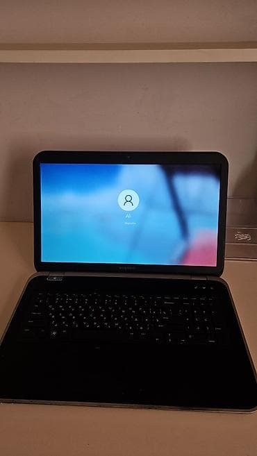 Dell Inspiron 17R-7720 (Special Edition) ​Prosessör (CPU): Intel Core