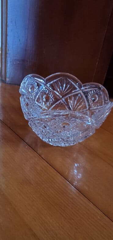 Xrustal konfet qabı