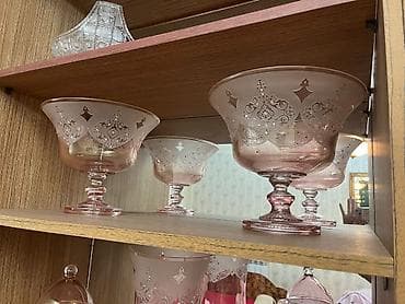 quru: Qulplu şirniyyat/servis qabları dəsti – çəhrayı şüşə - Material — 2