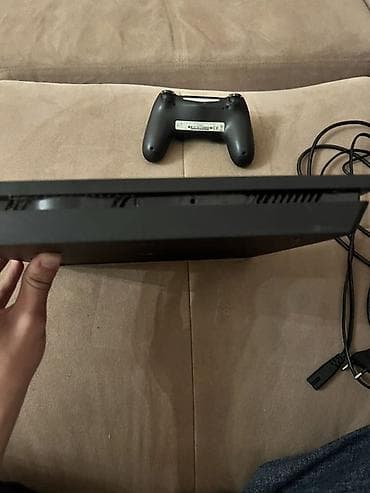 ps4 pro 2tb: PlayStation 4 Slim (qara) oyun konsolu Paketə daxildir: - PS4 Slim — 5