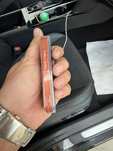 iphone 2 g: Ayfon Mini ölçülü smartfon – narıncı rəngdə arxa panel və şəffaf — 2