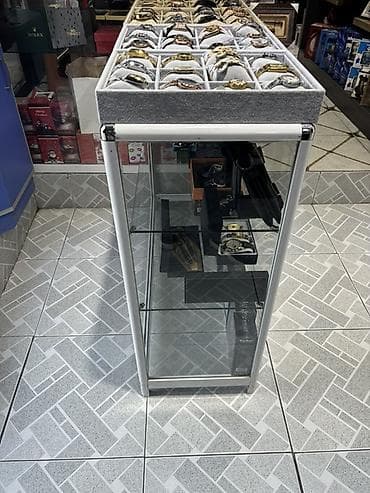 Real alıcıya endirim var. 4 ədəd vitrindi Şüşə vitrin stendləri – — 2