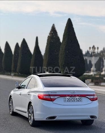 Hyundai Azera – ağ rəng, sedan, panoramik lyuklu. - Geniş və