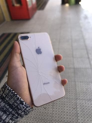 mi box tv: IPhone 8 Plus, 64 GB, Qızılı, Qırıq — 2