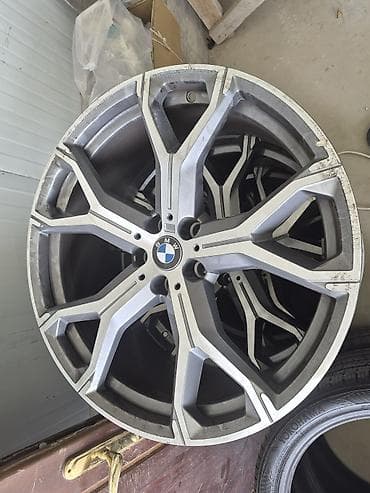BMW orijinal yüngül lehimli disklər və Yokohama şinləri dəsti -