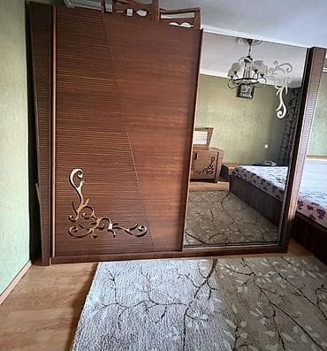 komodlar: Yataq otağı dəsti Tərkib: - Geniş sürgülü qapılı şkaf: bir qapısı tam — 1