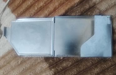 Toy paltarları və aksesuarları: Metall siqaret qabı – iki bölməli, qapaqlı, kompaktdır. Ön tərəfində — 2