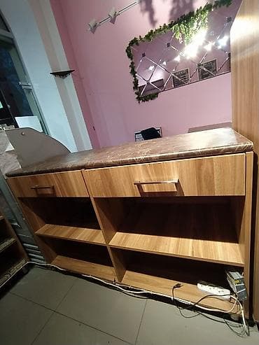 ofis stolu: Mağaza/dəzgah/resepsiyon masası – taxta fakturalı korpus və mermer — 1
