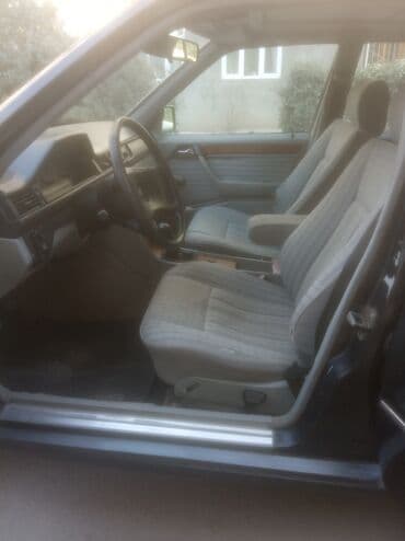 turbo az toyota prius kredit: Mercedes-Benz E 230: 2.3 l | 1990 il Sedan — 8