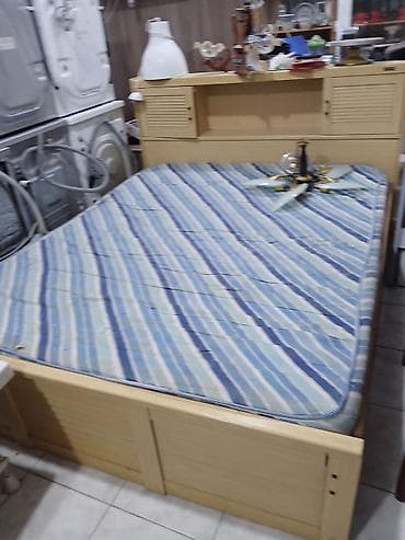 Yataq dəsti – taxta çərçivəli iki nəfərlik çarpayı və başlıq hissəsi