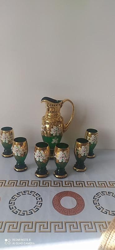 Qab-qacaq və mətbəx ləvazimatları: Qızılı-yaşıl şüşə süfrə dəsti - Tərkibi: 1 ədəd qrafin/sürahi və 6 — 1