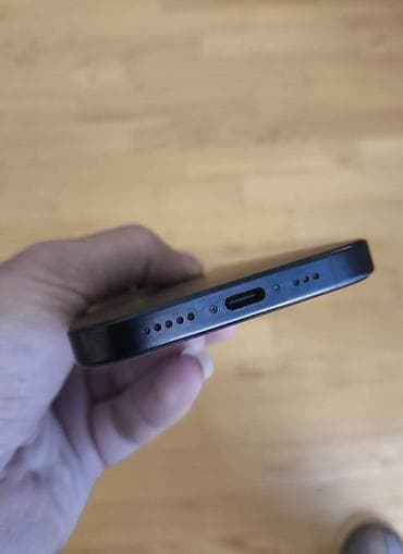 wifili kamera: IPhone 15 Pro, Qara, Face ID — 2