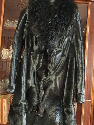 дождевик купить в баку: Qara rəngdə təbii kürk qadın paltosu. - Material: parlaq teksturaya — 1
