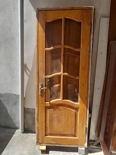 Qapılar və aksessuarlar: Taxta giriş/qapı - Material: təbii ağac (şam tipli), laklı səth - — 1