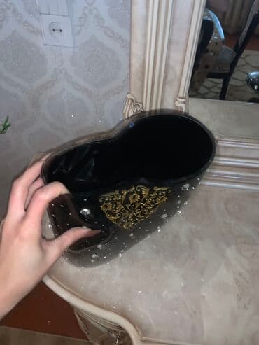 beqoniya gülü: Destde satilir tek tekde satilir bir denesi tek tek alana 500 manat — 2