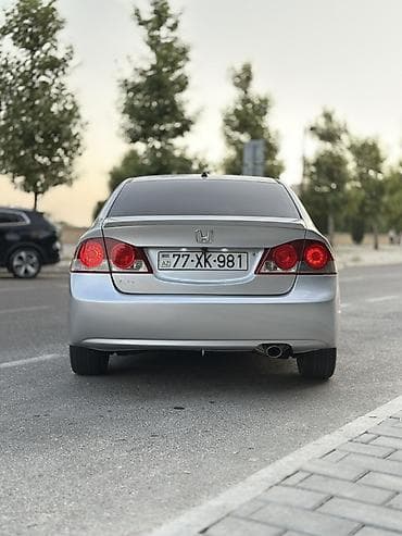 masin sat: Honda Civic: 1.3 l | 2007 il Sedan — 2