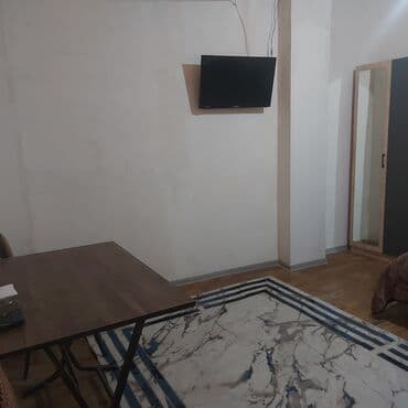 Kirayə ev.1 otaqlı, mətbəxli mənzil butun kamunallar bizlikdir. Ünvan