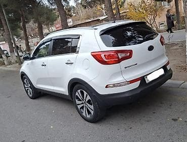 bmw 528 2013: Kia Sportage: 2.4 l | 2013 il Krossover — 2