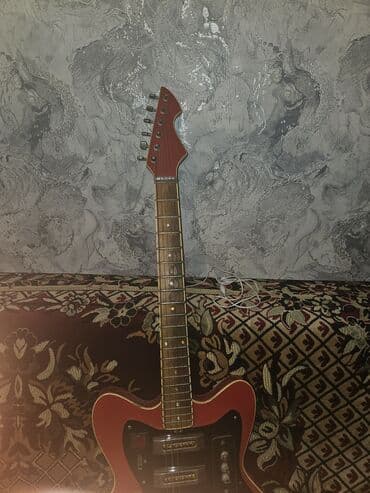 Barabanlar: Elektrik gitara – yarımdeliksiz (semi-hollow) korpuslu, vintaj üslublu — 1