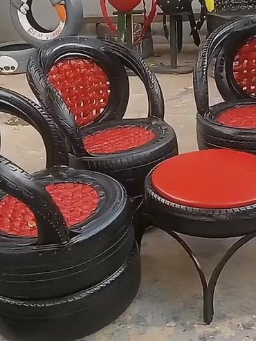 Upcycle edilmiş avtomobil təkərlərindən hazırlanmış mebel dəsti və
