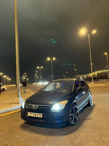 kia sou 2013: Hyundai i30: 1.4 l | Hetçbek — 3