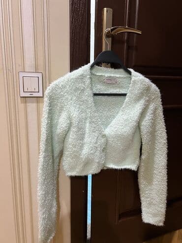 jaketlər instagram: Məhsul: Qadın kardiqanı - Brend: DeFacto (etiketdə görünür) - Model — 1