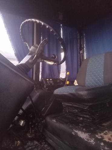 Motonəqliyyat: Belarus 1221 traktor - Güclü dörd silindrli dizel mühərrik, ön və — 1