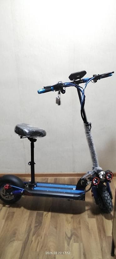 Elektrik skuter – oturacaqlı, güclü işıqlanma və böyük displeyli