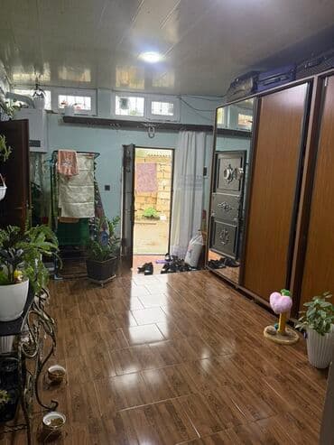 ehmedli neapol dairesi: Satılır: həyət evi - Plan: 2 otaq, mətbəx, geniş zal, sanitar qovşaq — 8